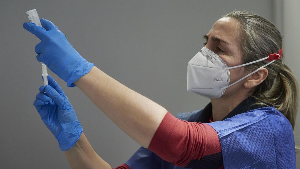 La mitad de los españoles duda de que vaya a recuperar la normalidad a pesar de la vacunas La mitad de los españoles duda de que vaya a recuperar la normalidad a pesar de la vacunas