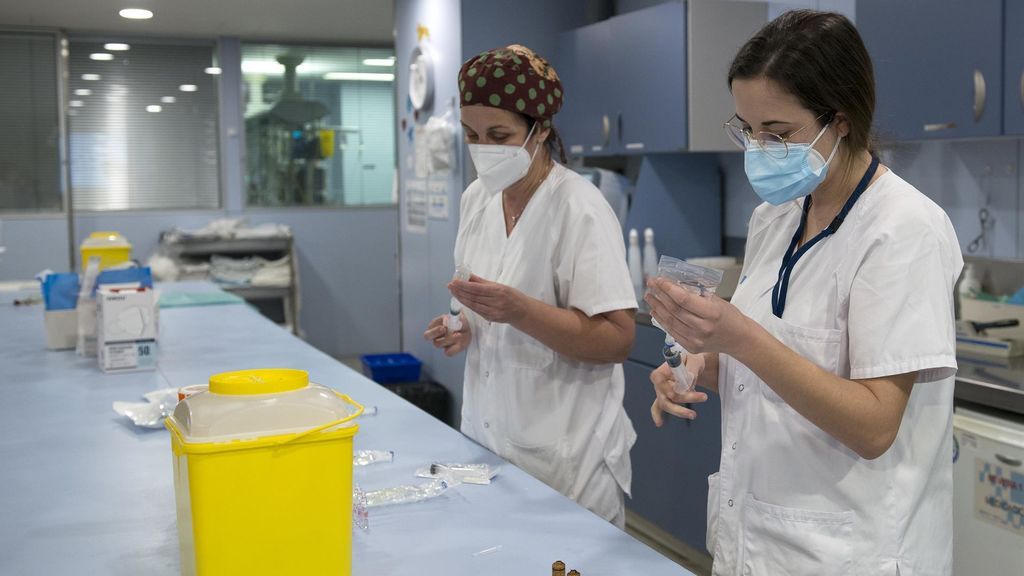 Las hospitalizaciones se disparan en la Comunidad Valenciana con 2.254 ingresados, 340 en UCI Las hospitalizaciones se disparan en la Comunidad Valenciana con 2.254 ingresados, 340 en UCI