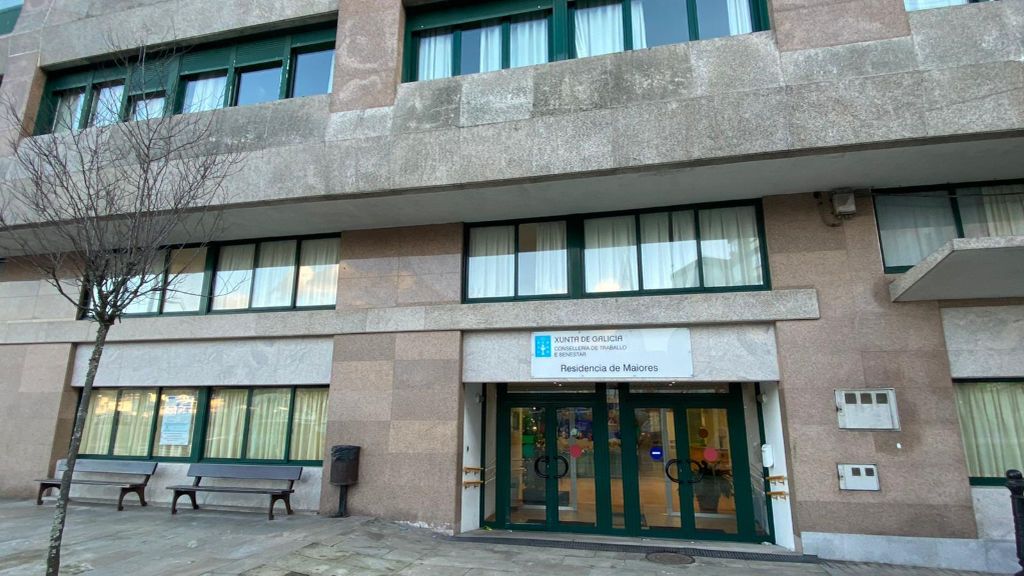 Nuevo brote en una residencia de Ribeira: 21 personas contagiadas de covid tras recibir la vacuna la semana pasada Nuevo brote en una residencia de Ribeira: 21 personas contagiadas de covid tras recibir la vacuna la semana pasada