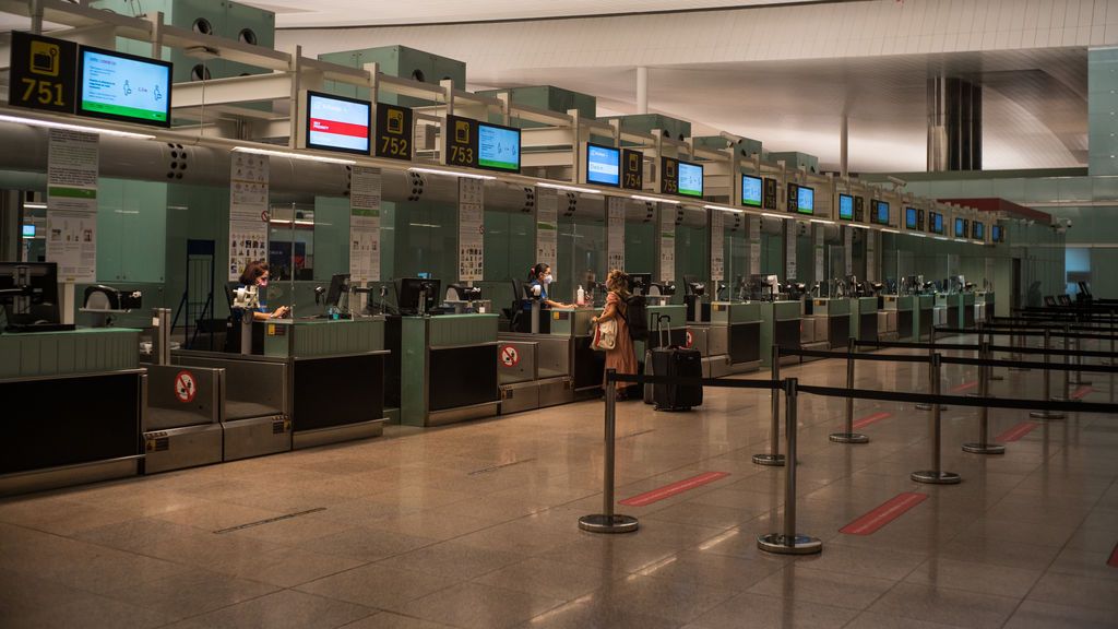 Detectadas al menos 3 agencias de viajes en Barcelona que vendían billetes con certificados de PCR falsos Detectadas al menos 3 agencias de viajes en Barcelona que vendían billetes con certificados de PCR falsos