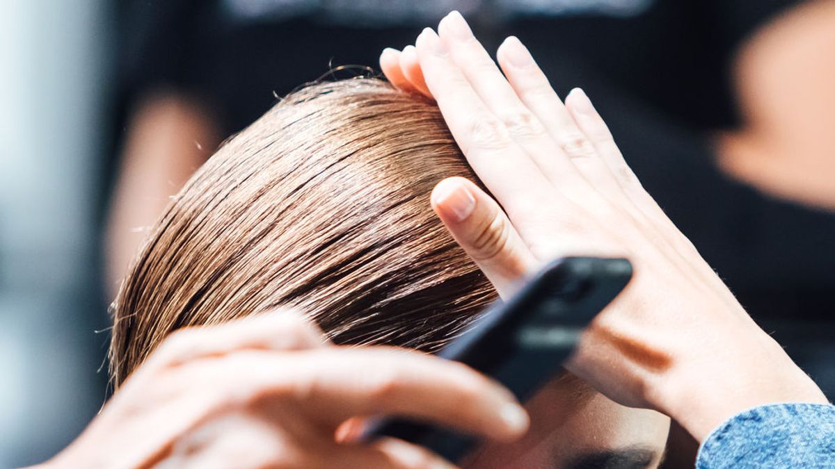 Una niña padece un extraño síndrome en el pelo que le ha impedido peinarse bien durante 9 años Una niña padece un extraño síndrome en el pelo que le ha impedido peinarse bien durante 9 años