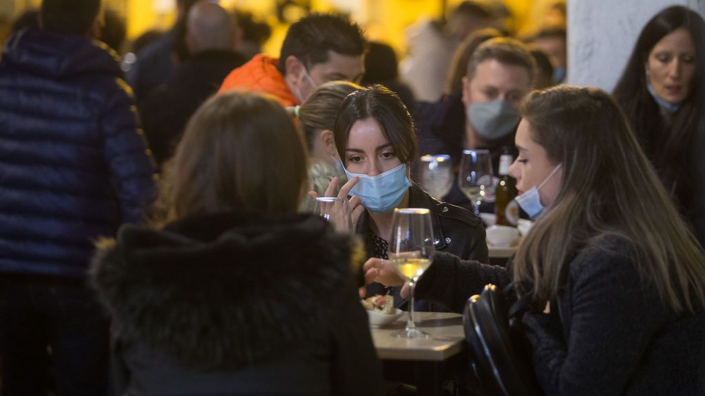 Las Comunidades Autónomas endurecen las medidas tras el repunte de contagios en Navidad Las Comunidades Autónomas endurecen las medidas tras el repunte de contagios en Navidad