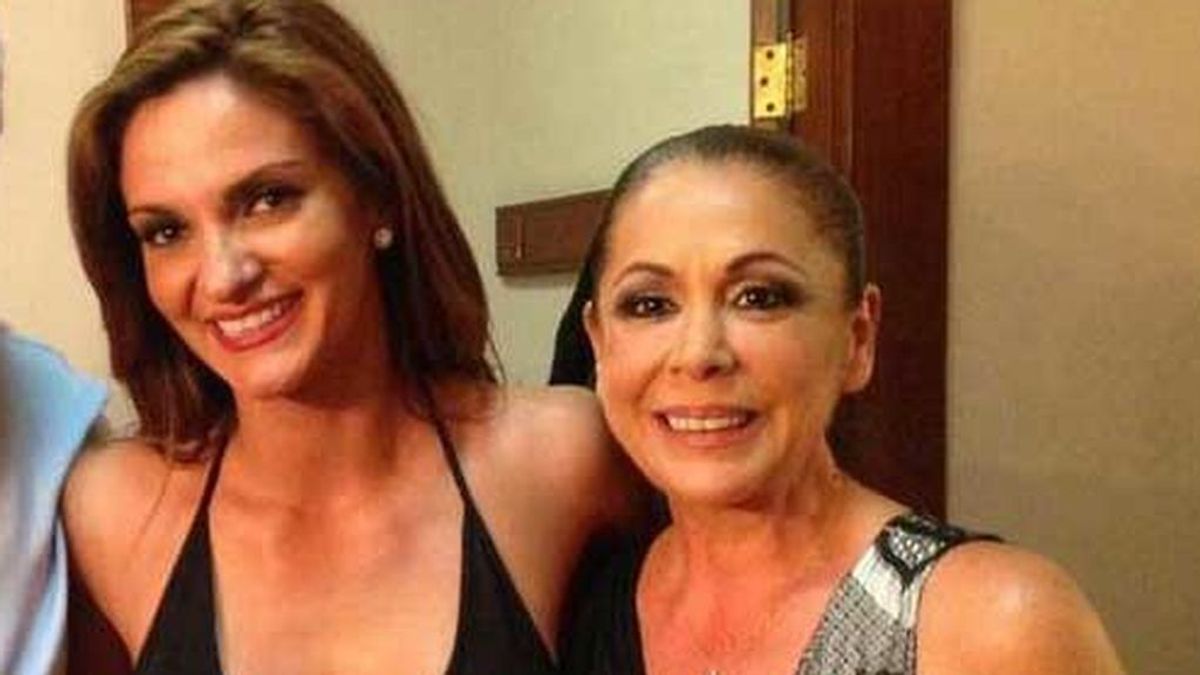 Isabel Pantoja con la artista mexicana Mariana Seoane Isabel Pantoja con la artista mexicana Mariana Seoane