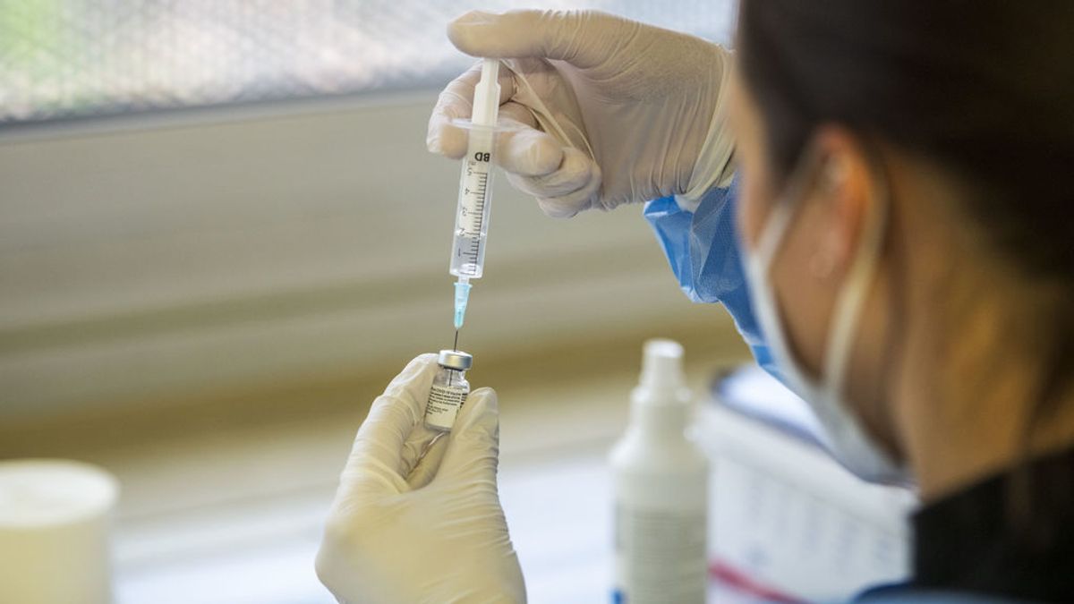 Pfizer pone a prueba con éxito su vacuna contra una mutación común de las variantes de Reino Unido y Sudáfrica Pfizer pone a prueba con éxito su vacuna contra una mutación común de las variantes de Reino Unido y Sudáfrica