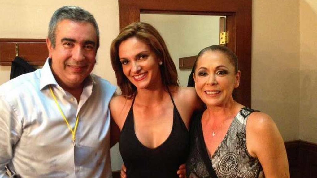 Isabel Pantoja con su hermano, Agustín, y la cantante Mariana Seoane