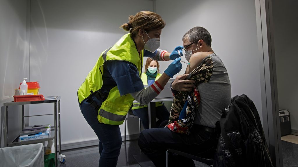 El desafío del próximo verano: cómo vacunar a más de 30 millones de personas en unos meses