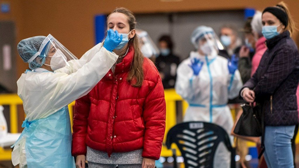 Más de 9.000 jóvenes madrileños se inscriben para realizarse test de antígenos gratuitos Más de 9.000 jóvenes madrileños se inscriben para realizarse test de antígenos gratuitos
