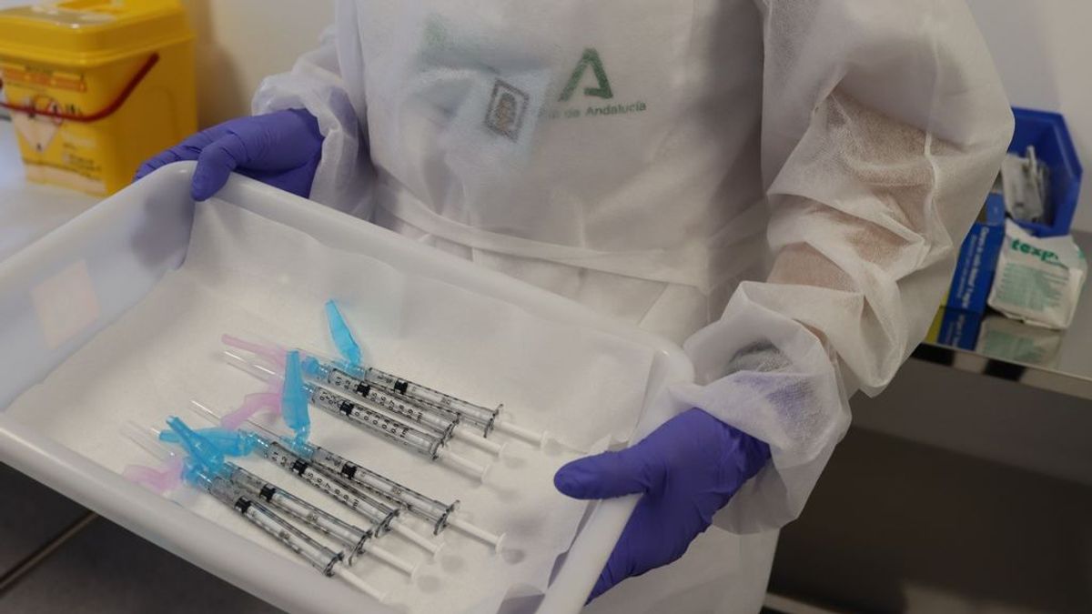 Un brote de coronavirus infecta a 18 personas en una residencia de Huelva que ya se habían vacunado Un brote de coronavirus infecta a 18 personas en una residencia de Huelva que ya se habían vacunado