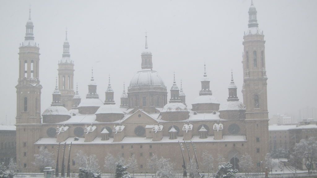 La Catedral del Pilar en Zaragoza, nevado