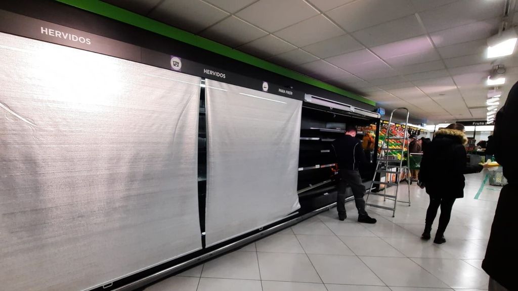 Madrid pide "no hacer acopio innecesario de alimentos" ante el colapso por las nevadas Madrid pide "no hacer acopio innecesario de alimentos" ante el colapso por las nevadas