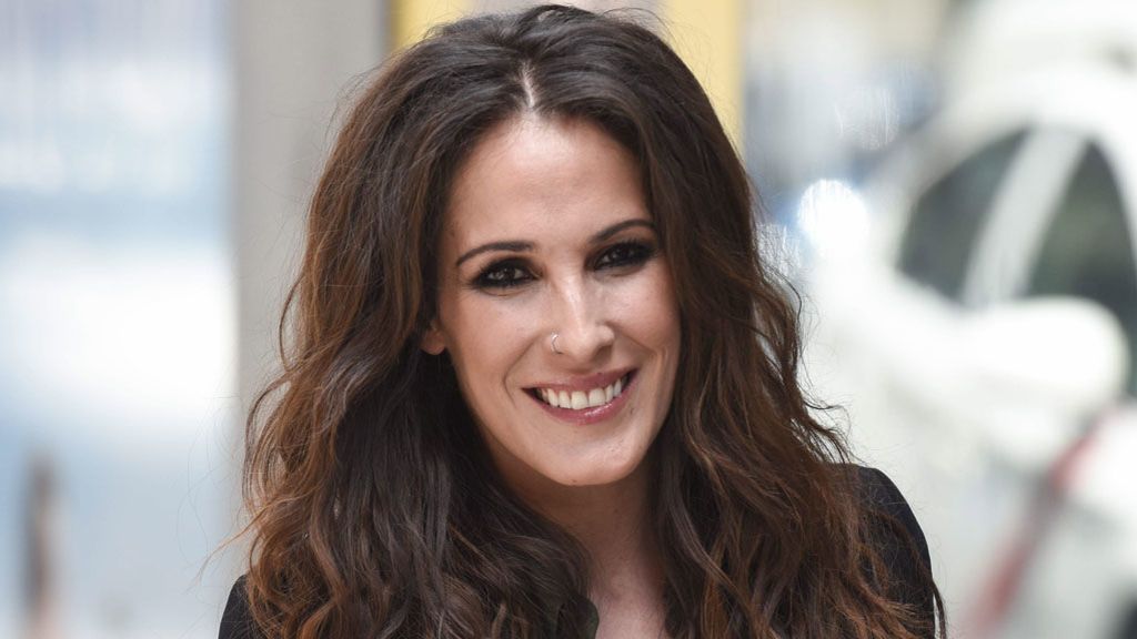 Malú disfruta de la nieve y muestra el impresionante patio con piscina que tiene en su casa