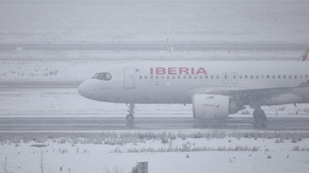 Iberia cancela todos sus vuelos desde Barajas hasta mañana a las 23.00 horas Iberia cancela todos sus vuelos desde Barajas hasta mañana a las 23.00 horas