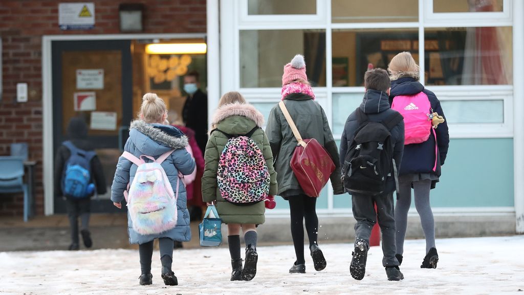 La 'vuelta al cole' en Europa: Reino Unido y Alemania cierran colegios mientras que Francia reanuda las clases La 'vuelta al cole' en Europa: Reino Unido y Alemania cierran colegios mientras que Francia reanuda las clases