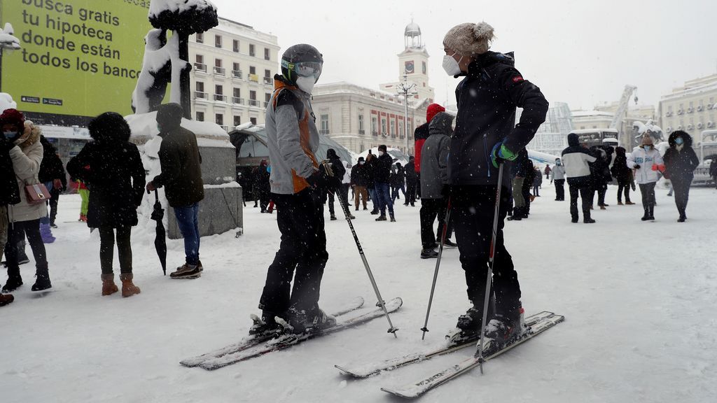 La nieve convierte Madrid en una estación de esquí