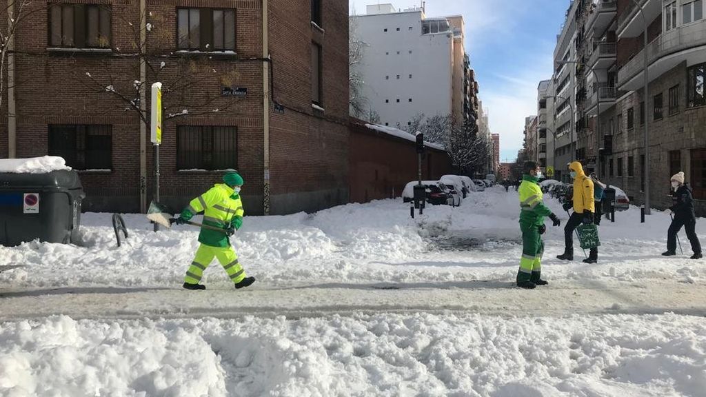 El Ayuntamiento de Madrid ofrece sal a las comunidades de vecinos de forma gratuita El Ayuntamiento de Madrid ofrece sal a las comunidades de vecinos de forma gratuita