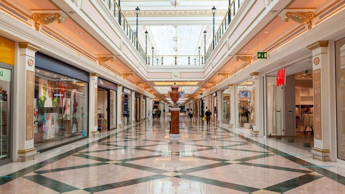 La nieve atrapa durante horas a 90 personas en el centro comercial Gran Plaza 2 de Majadahonda, Madrid