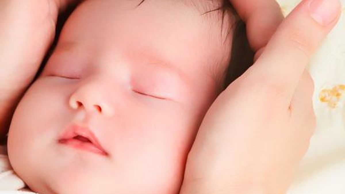 La forma de la cabeza del bebé al nacer, uno de los aspectos que más preocupa a los padres: qué es normal y qué no.