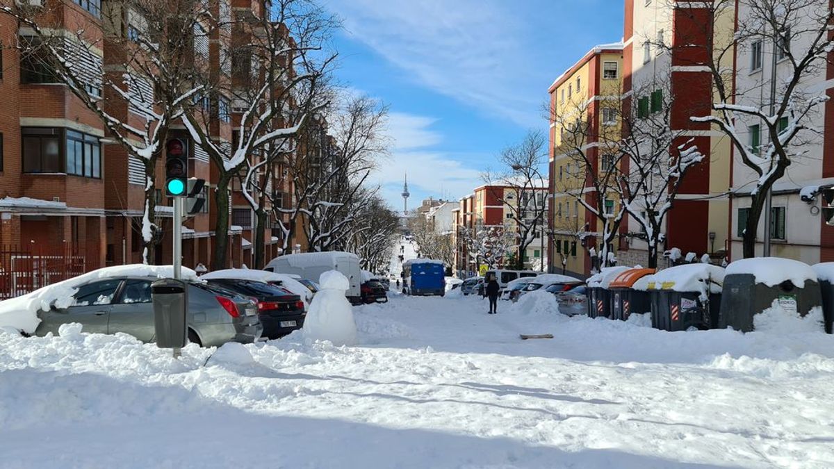 Calle de Madrid bloqueda por la nieve Calle de Madrid bloqueda por la nieve