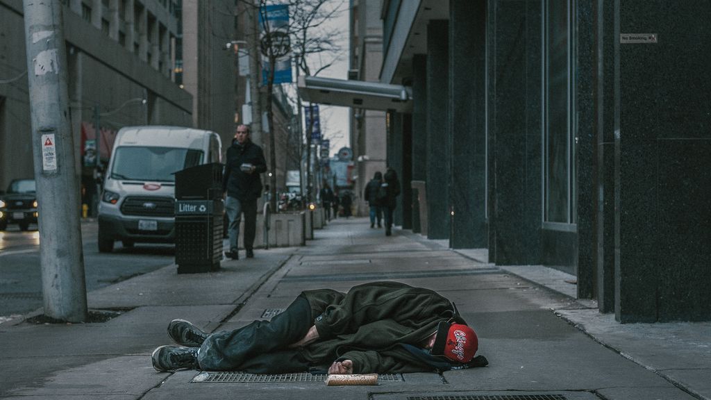 Filomena agrava la situación de las personas sin hogar y Cruz Roja se vuelca en rescatarlas de la calle Filomena agrava la situación de las personas sin hogar y Cruz Roja se vuelca en rescatarlas de la calle