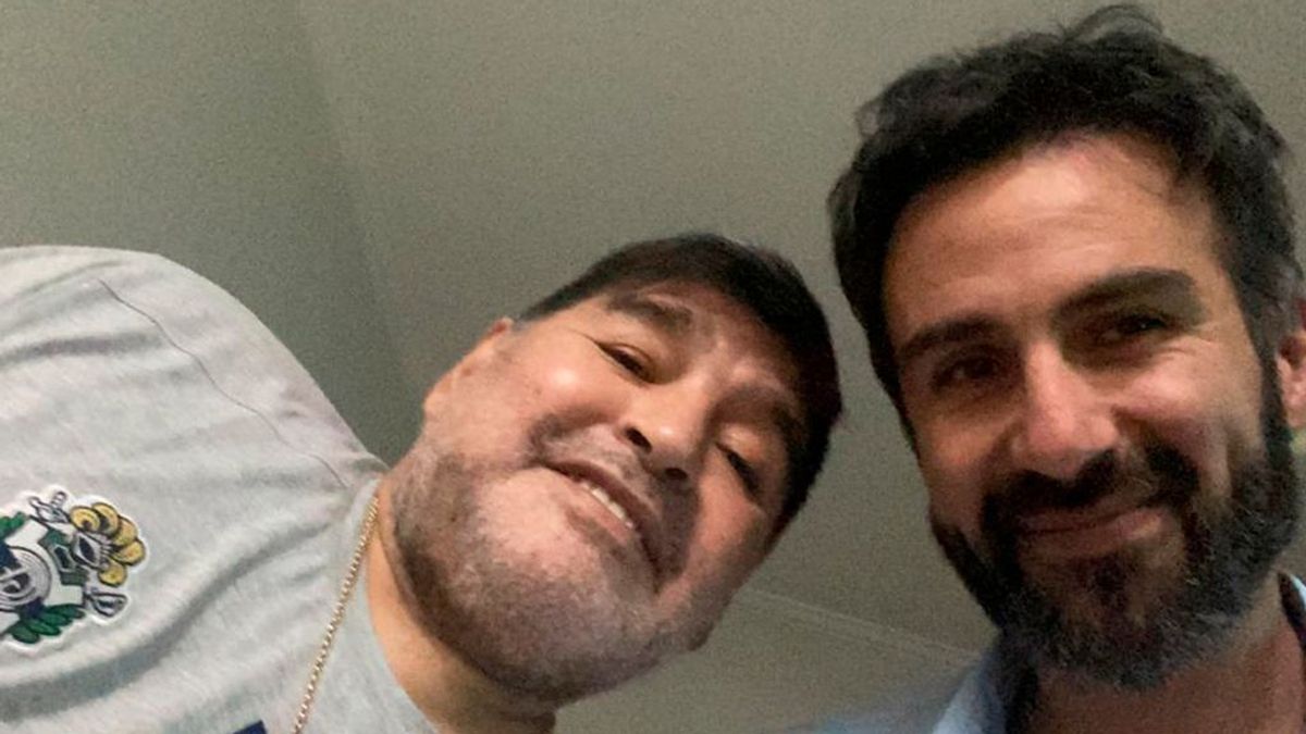 Encuentran en casa del médico personal de Maradona varias hojas con firmas falsificadas del argentino