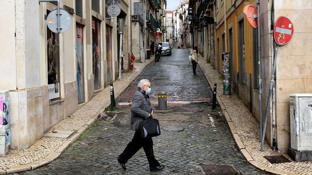 Portugal se prepara para un nuevo confinamiento con los hospitales al límite Portugal se prepara para un nuevo confinamiento con los hospitales al límite