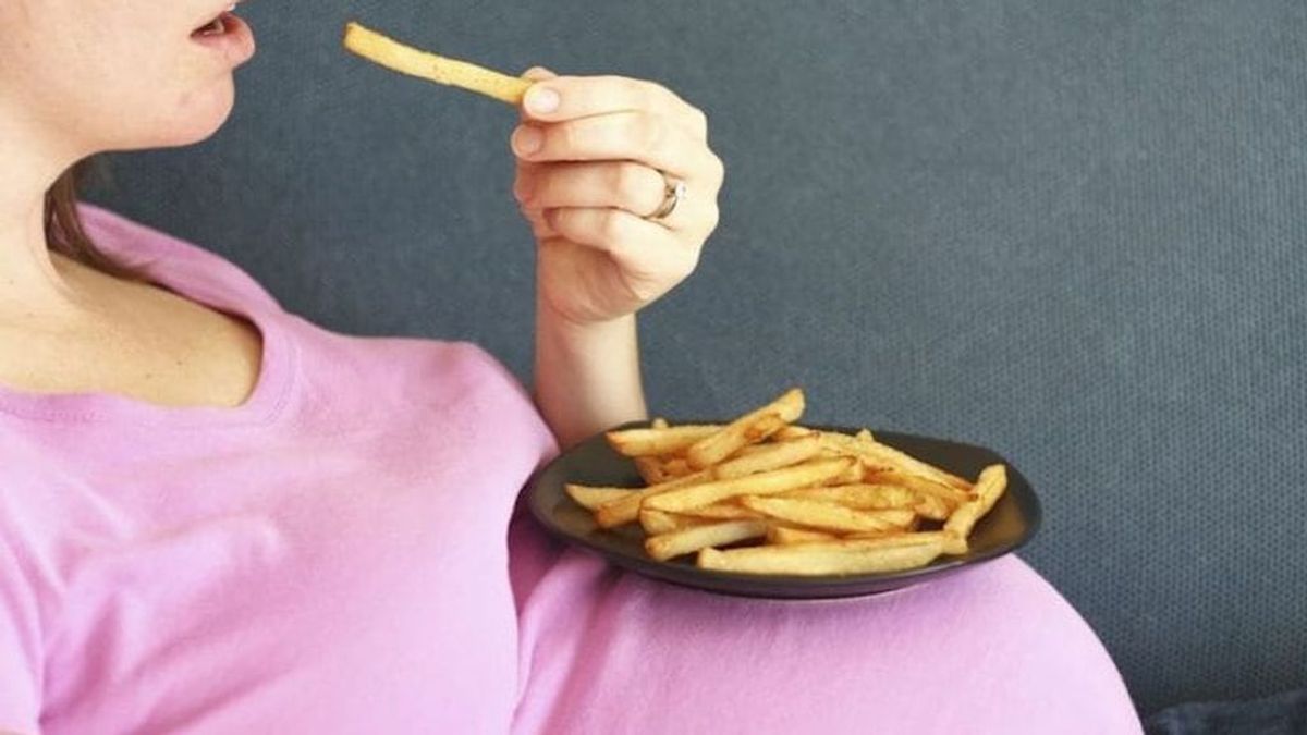 5 consejos de alimentación para evitar comer demasiado en el embarazo: así podrás mantener el peso ideal.