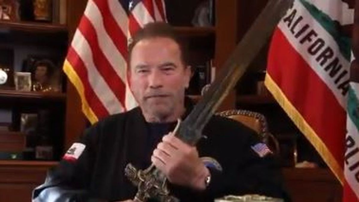 Arnold Schwarzenegger, con la espada de Conan y contra Trump: "pasará a la historia como el peor presidente"