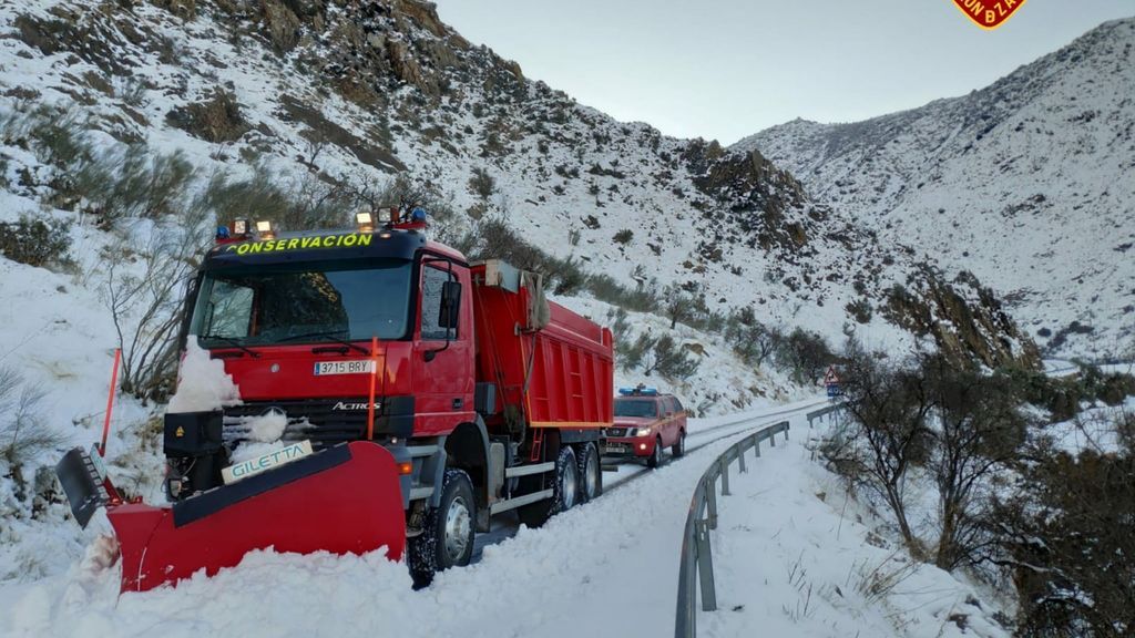 El hielo y la nieve mantiene cortadas 540 carreteras, 33 de ellas de la red principal El hielo y la nieve mantiene cortadas 540 carreteras, 33 de ellas de la red principal