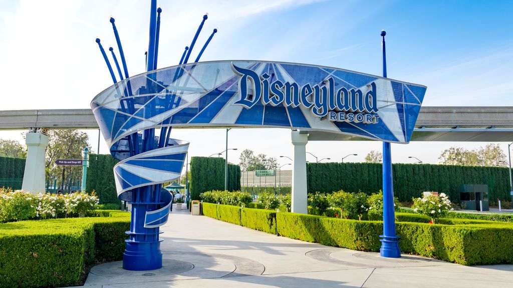 California convierte Disneyland en un centro de vacunación masivo