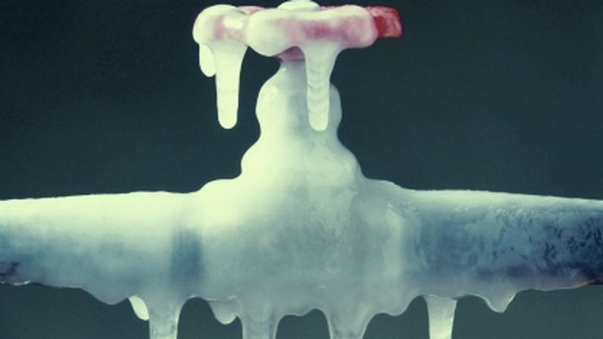 Las tuberías congeladas dejan sin agua a miles de personas, pero lo peor llegará con el deshielo