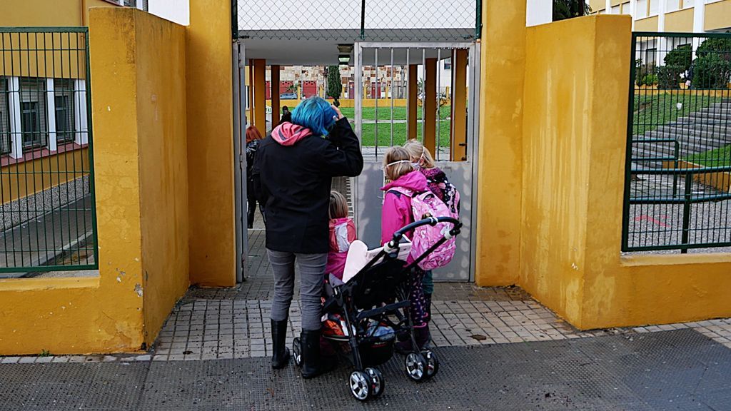 Algunos, de los pocos alumnos que han acudido a los centros escolares