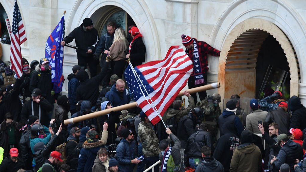 El FBI alerta de posibles "protestas armadas" en todo EEUU en los días previos a la posesión de Biden El FBI alerta de posibles "protestas armadas" en todo EEUU en los días previos a la posesión de Biden
