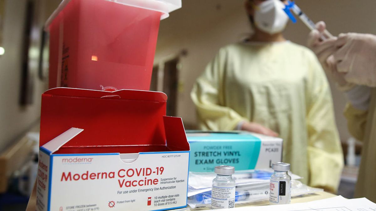 Así es el reparto y las cajas con los viales de la vacuna Moderna que llegan ya a España Así es el reparto y las cajas con los viales de la vacuna Moderna que llegan ya a España