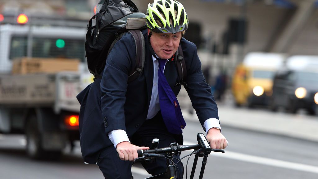 Johnson no predica con el ejemplo: pillado en bici a 11 kilómetros de su residencia Johnson no predica con el ejemplo: pillado en bici a 11 kilómetros de su residencia