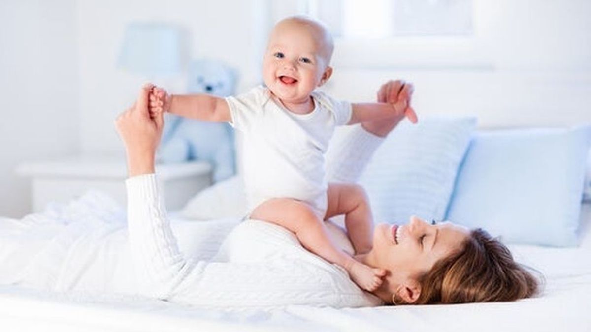 5 ejercicios básicos para fortalecer la espalda de tu bebé jugando: así mejorarás su desarrollo y su psicomotricidad.