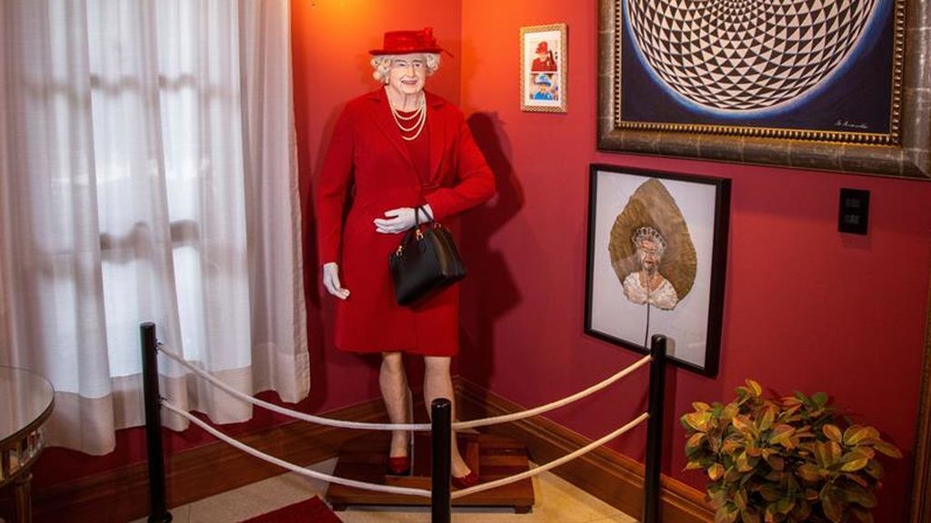 Reina Isabel II de cera