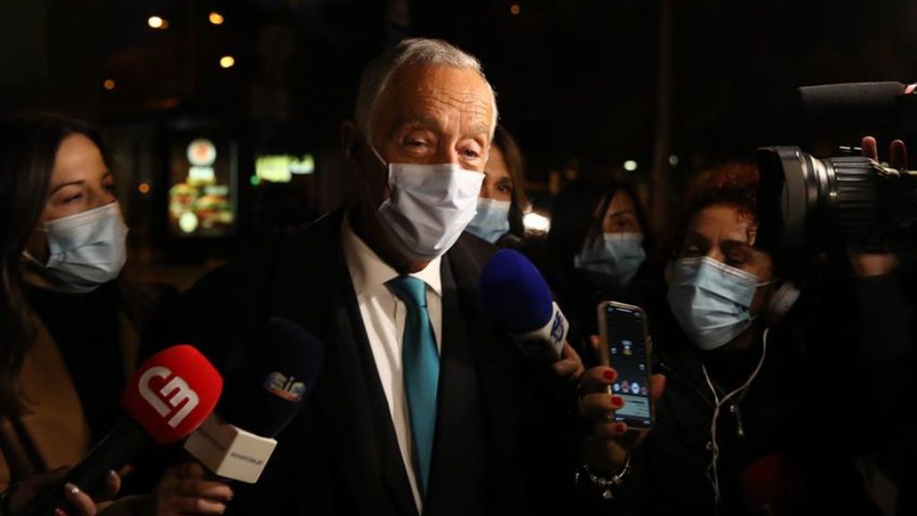 El presidente de Portugal, "enfadado" por el procedimiento las autoridades sanitarias tras su positivo y negativos El presidente de Portugal, "enfadado" por el procedimiento las autoridades sanitarias tras su positivo y negativos