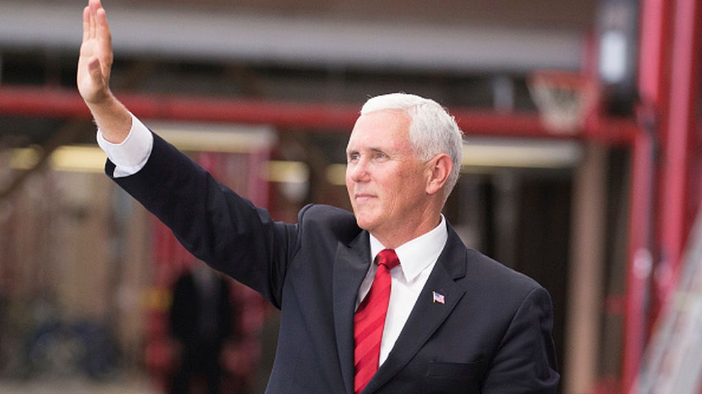 Pence rechaza invocar la 25ª enmienda contra Trump y censura los "juegos políticos" de los demócratas Pence rechaza invocar la 25ª enmienda contra Trump y censura los "juegos políticos" de los demócratas