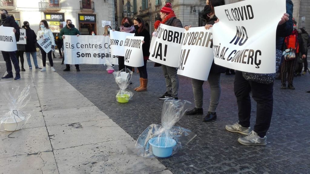 La Generalitat dará 2.500 euros a los comercios que hayan cerrado este enero por las nuevas restricciones La Generalitat dará 2.500 euros a los comercios que hayan cerrado este enero por las nuevas restricciones