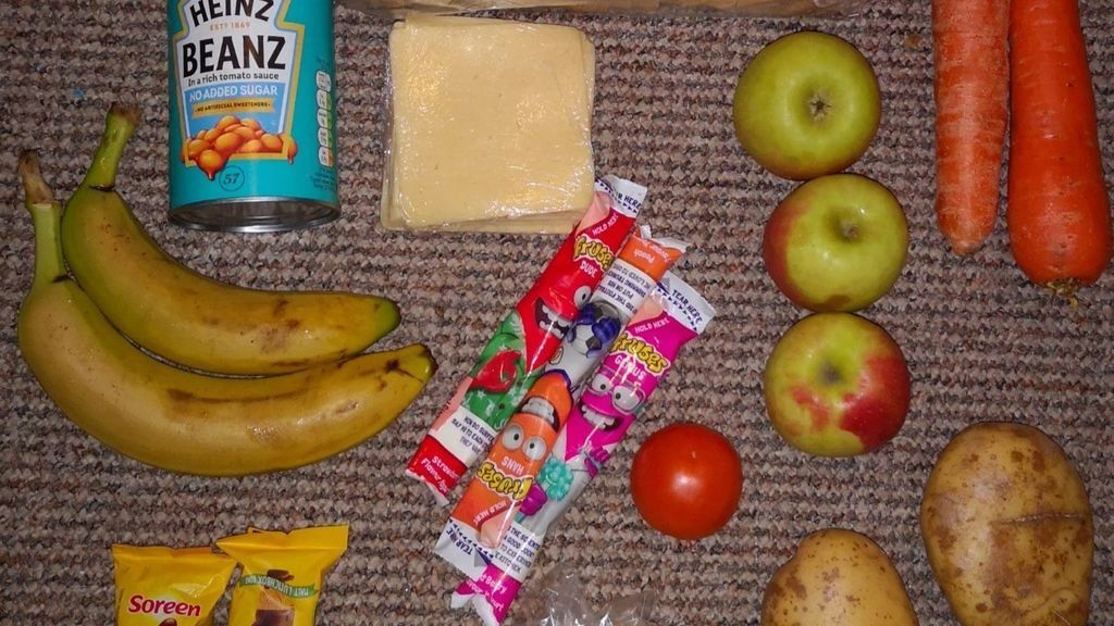 Boris Johnson, de las cestas de comida que su Gobierno da a niños necesitados: "Son vergonzosas" Boris Johnson, de las cestas de comida que su Gobierno da a niños necesitados: "Son vergonzosas"