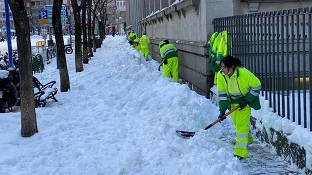 Cinco días después de la nevada se sigue lejos de la normalidad: "Ha sido una emergencia dentro de una pandemia" Cinco días después de la nevada se sigue lejos de la normalidad: "Ha sido una emergencia dentro de una pandemia"