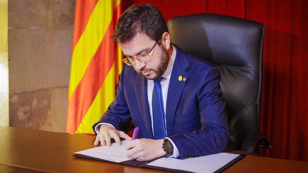 Cataluña se aboca al aplazamiento de sus elecciones con los peores cálculos: el 14-F coincidirá con el pico asistencial Cataluña se aboca al aplazamiento de sus elecciones con los peores cálculos: el 14-F coincidirá con el pico asistencial