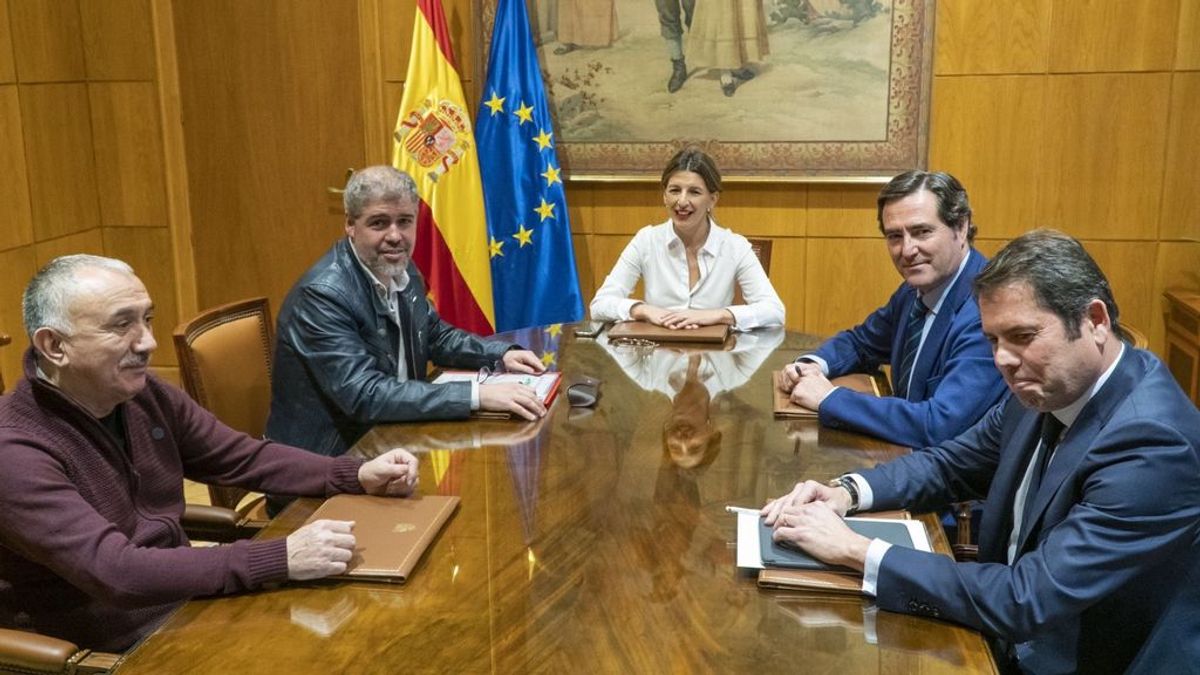 Ministra de Trabajo y los agentes sociales Ministra de Trabajo y los agentes sociales