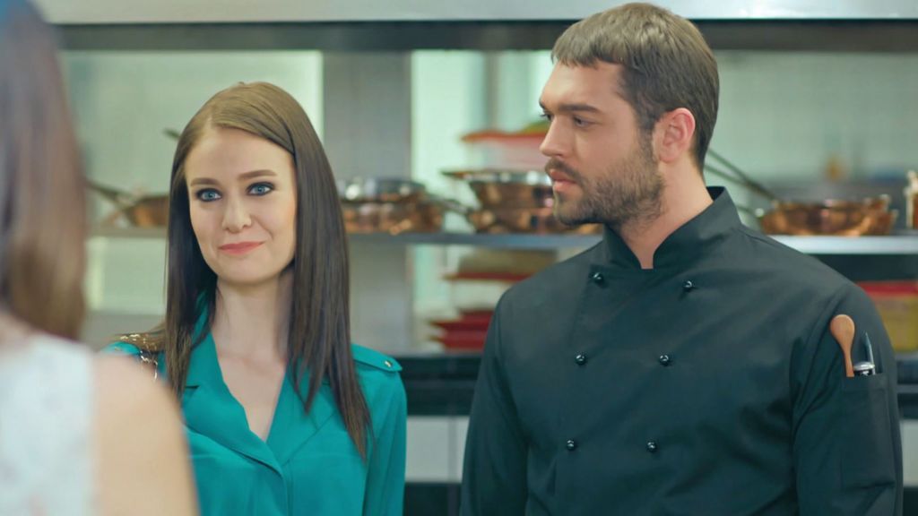 Ceyda confiesa a Pelin que se ha declarado a Sinan