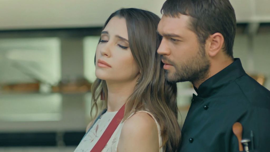 Sinan y Pelin, a punto de confesar que están enamorados