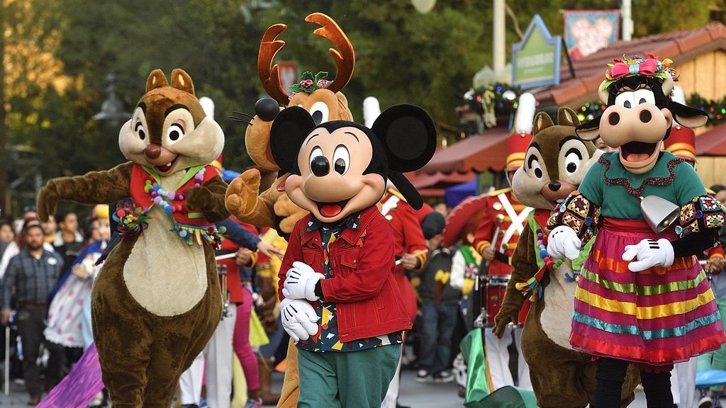 Disneyland abre sus puertas para convertirse en un centro de vacunación masiva