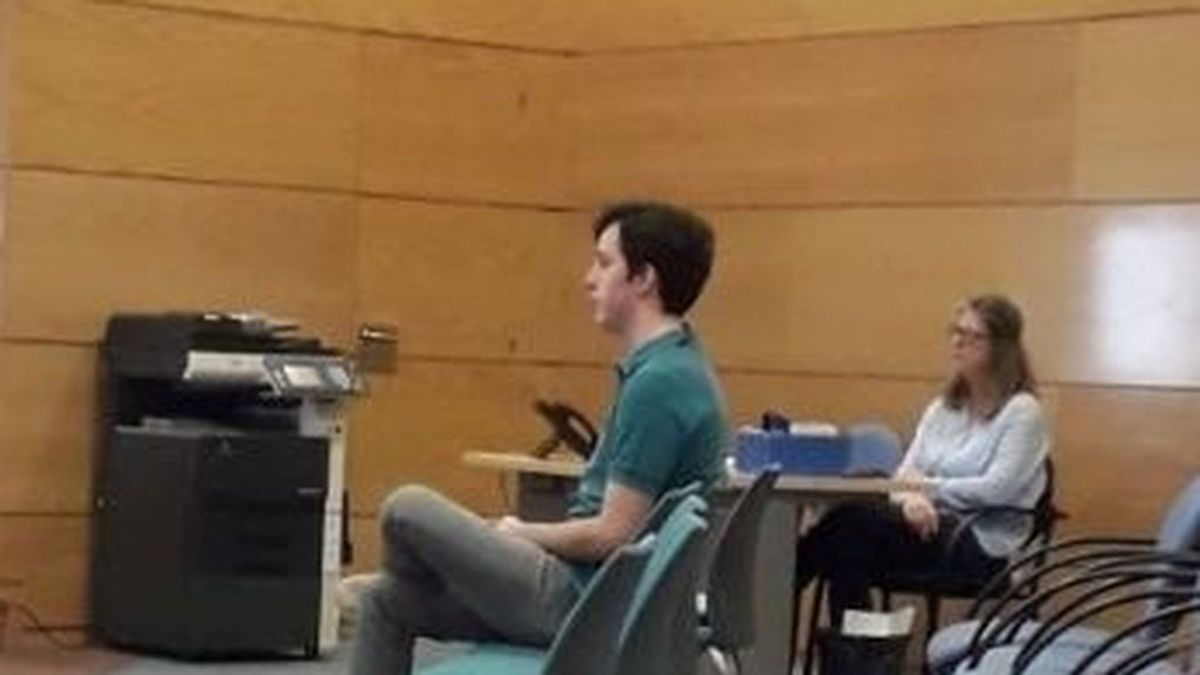 El hijo del juez Marchena defenderá al 'Pequeño Nicolás' en el juicio por hacerse pasar por emisario de la Casa Real El hijo del juez Marchena defenderá al 'Pequeño Nicolás' en el juicio por hacerse pasar por emisario de la Casa Real