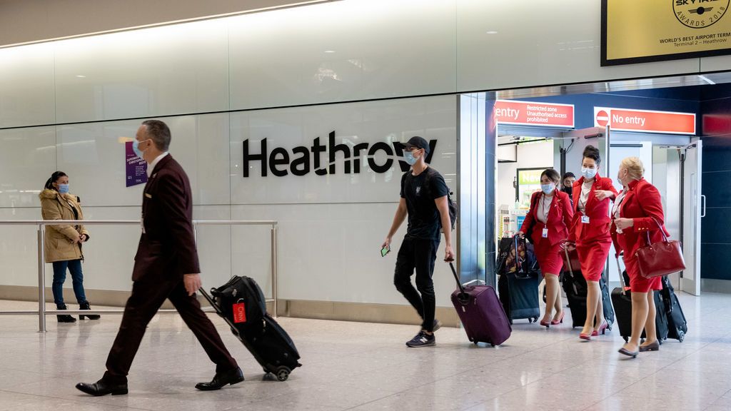 Inglaterra retrasa hasta el lunes la exigencia de test negativo de covid-19 a los viajeros Inglaterra retrasa hasta el lunes la exigencia de test negativo de covid-19 a los viajeros