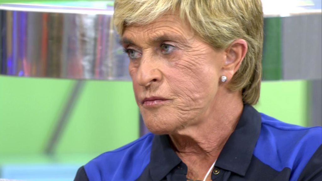 Chelo Gª Cortés amenaza con demandar a sus compañeros si insinúan que tuvo algo más que amistad con Isabel Gemio: "Estoy cansada"