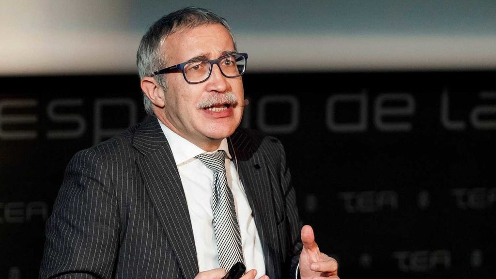 Joan Carles March, especialista en salud pública: "Por salvar la Navidad ahora tenemos más muertes, ha sido un error garrafal" Joan Carles March, especialista en salud pública: "Por salvar la Navidad ahora tenemos más muertes, ha sido un error garrafal"